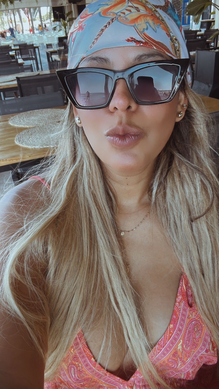 RUBIA EXPLOSIVA   Elegancia, sensualidad