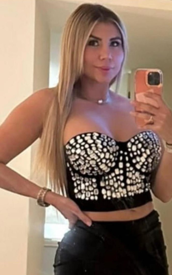 LUNA  ELEGANCIA, SENSUALIDAD Y DISCRECIÓN