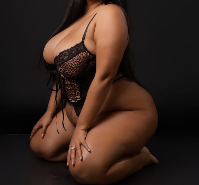 MULATA enormes TETAS y CULO… tu Diosa de Ebano