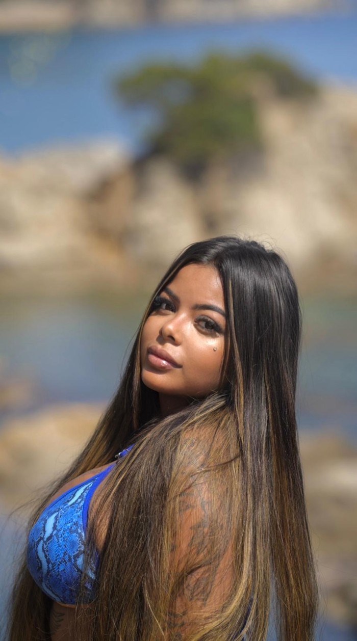 JOVEN Y ENCANTADORA COMPAÑÍA BRASILEÑA 24/7