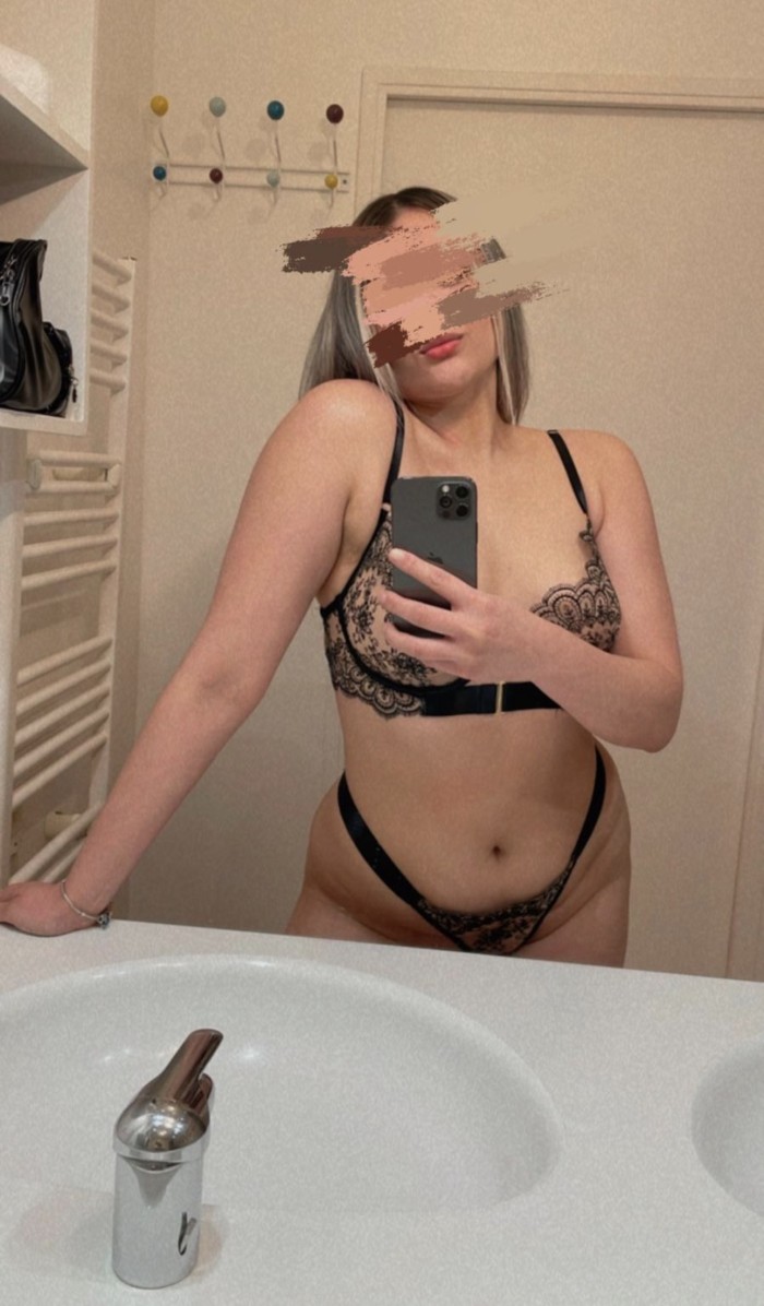 Rubia jovencita y delgada Fiestera sin límites