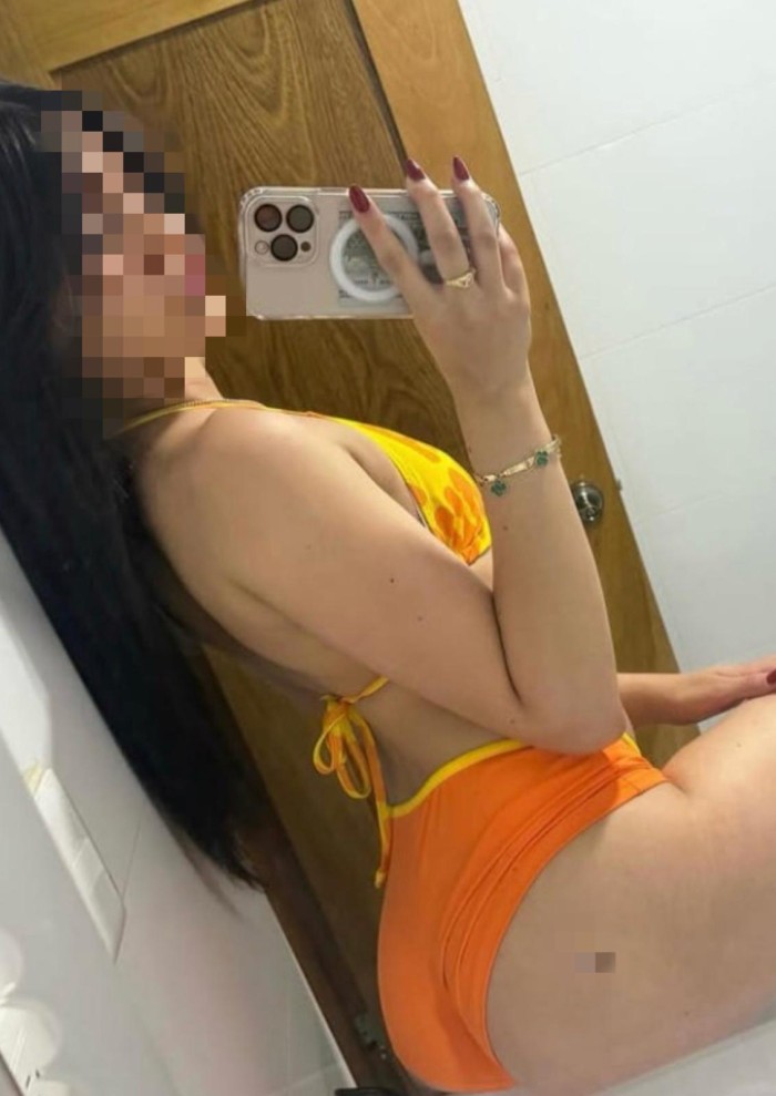 Jovencita delgada fiestera Estepona