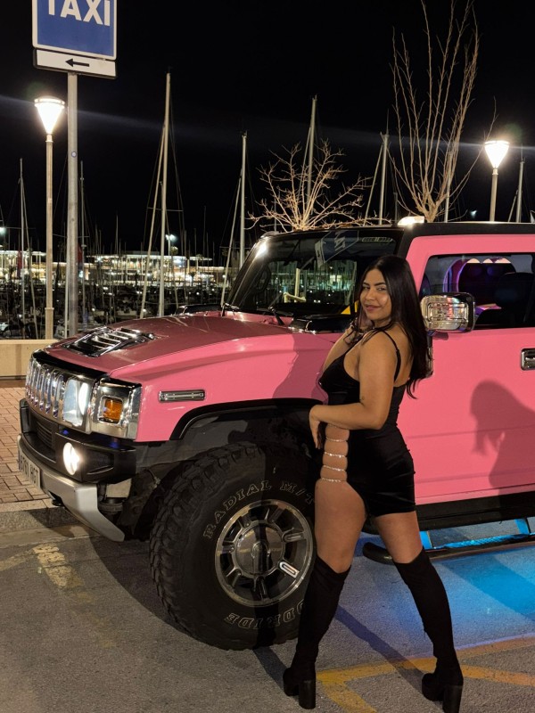 LAURA COLOMBIANA 25 AÑITOS MORENITA PECHO NATURAL XL 24 HORAS DIVERSIÓN