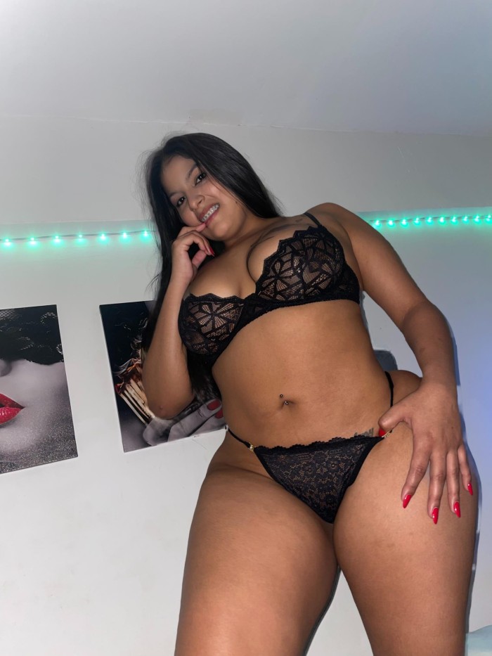 Karol preciosa morenaza latina