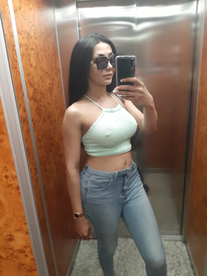 Alguna vez Fantasío un trio con una chica e una trans activa locura total