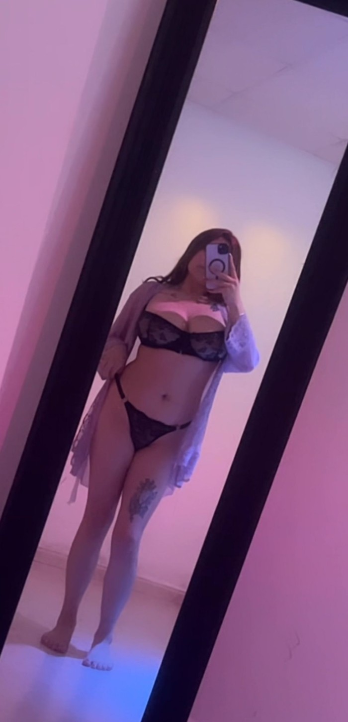 ZOE VEN Y HASTE UNA PAJA EN MIS PECHOS