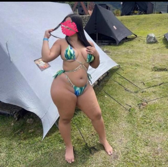 Curvi muy cachonda