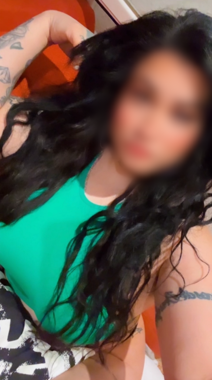 COQUETA EXTROVERTIDA, CARIÑOSA