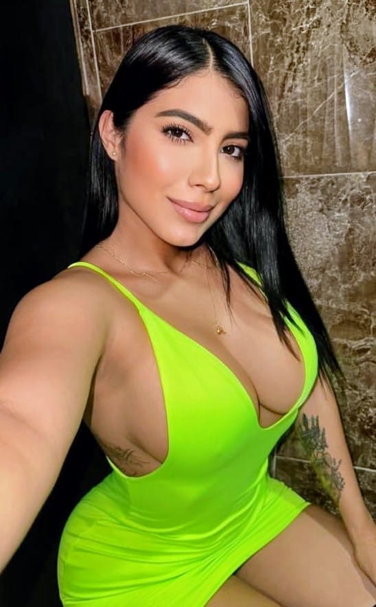 BELLEZA LATINA VOLCÁN EN ERUPCIÓN