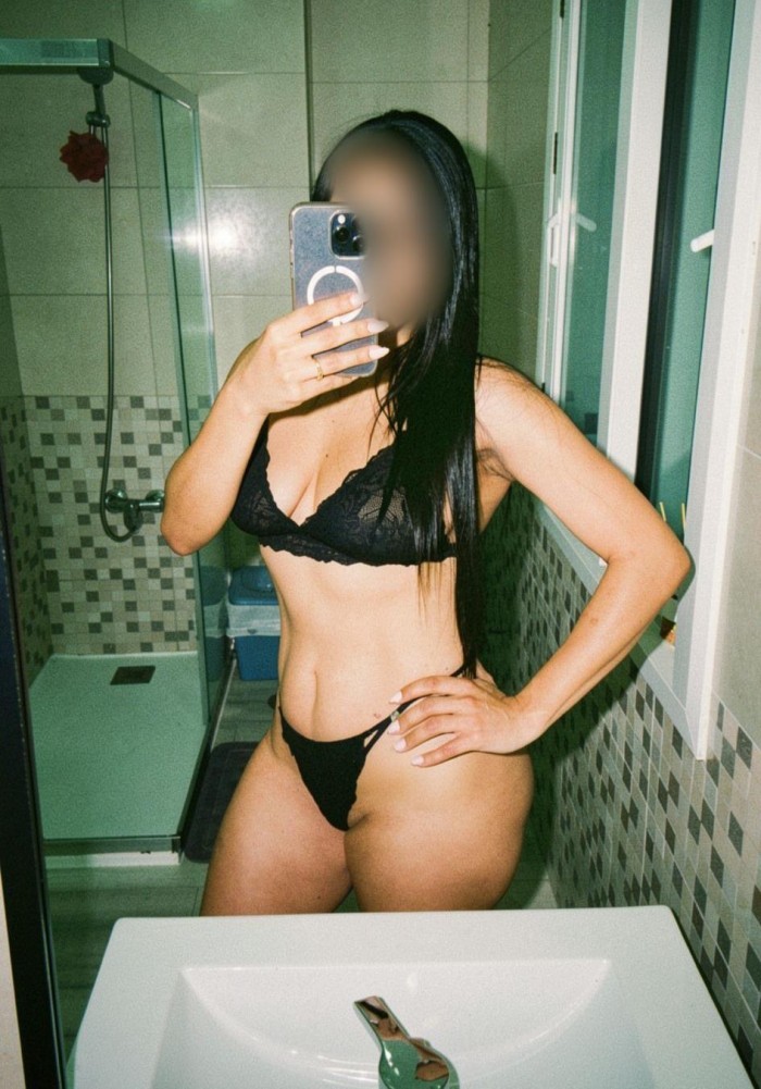 ENCANTADORA MUY COMPLETA ARDIENTE LUJURIOSA