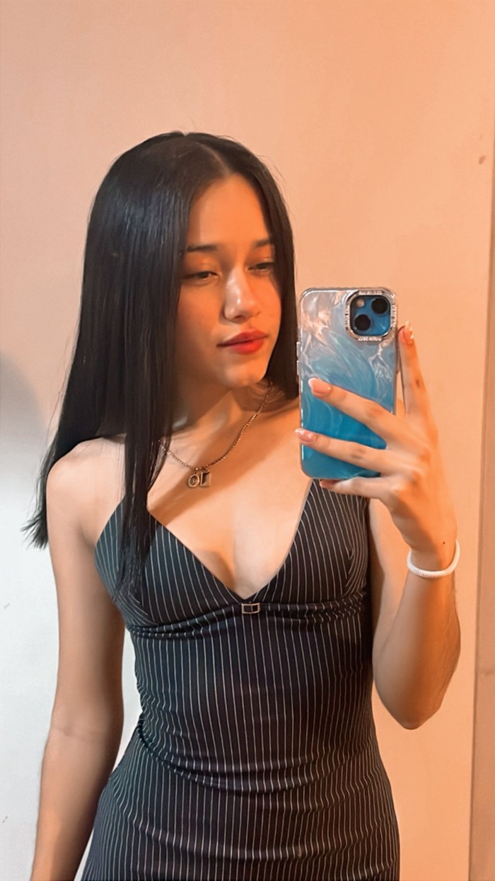 JOVENCITA LATINA TRAVIESA FIESTERA SEXO A TOPE