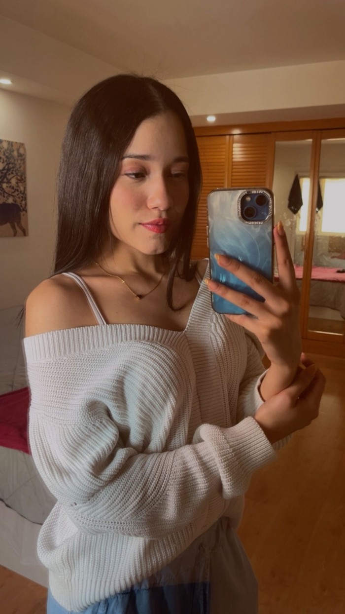 JOVENCITA LATINA TRAVIESA FIESTERA SEXO A TOPE