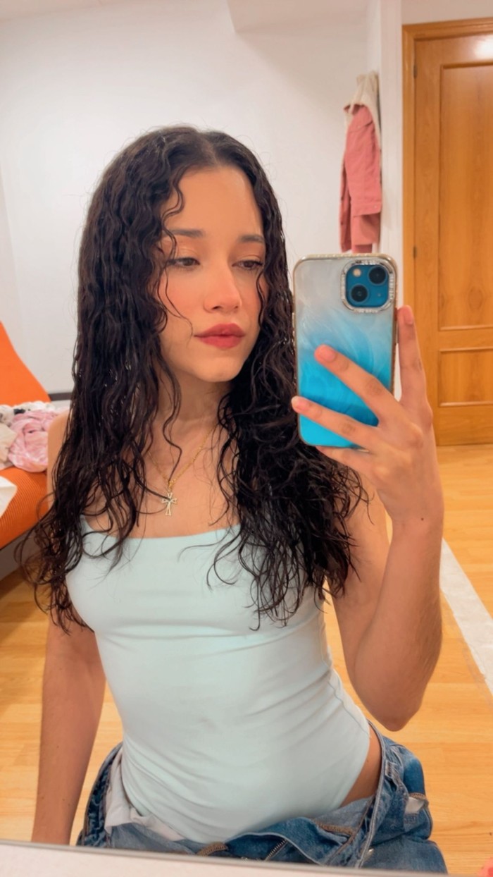 JOVENCITA LATINA TRAVIESA FIESTERA SEXO A TOPE