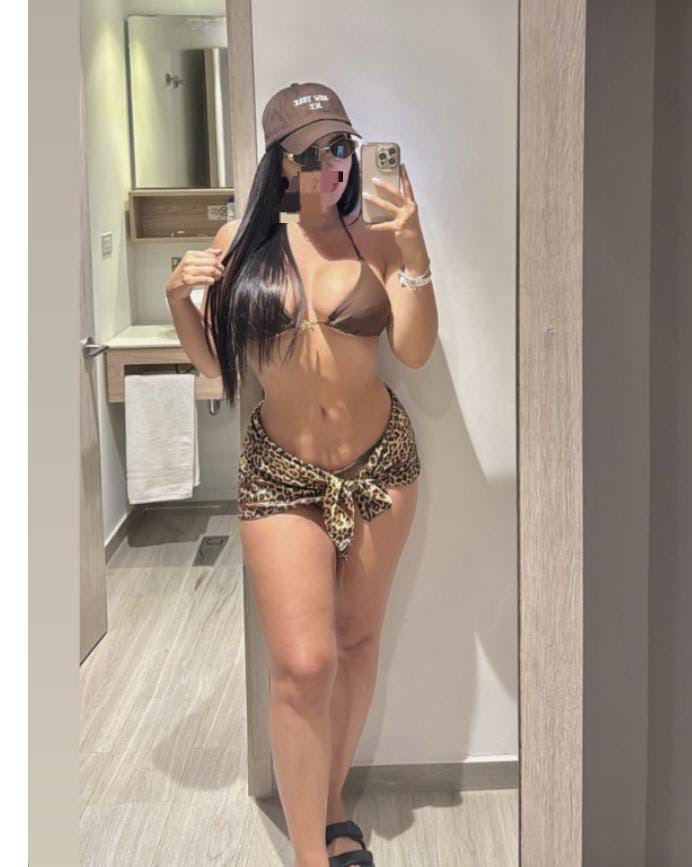 Chica jovencita latina nueva en la ciudad