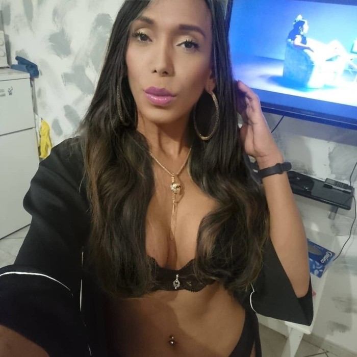 BRASILEÑA DIOSA DELS EXO CON RICO REGALITO PARA TI