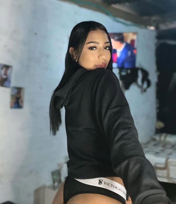 DIOSA DEL PLACER COMPLACIENTE EN ALMERIA CENTRO