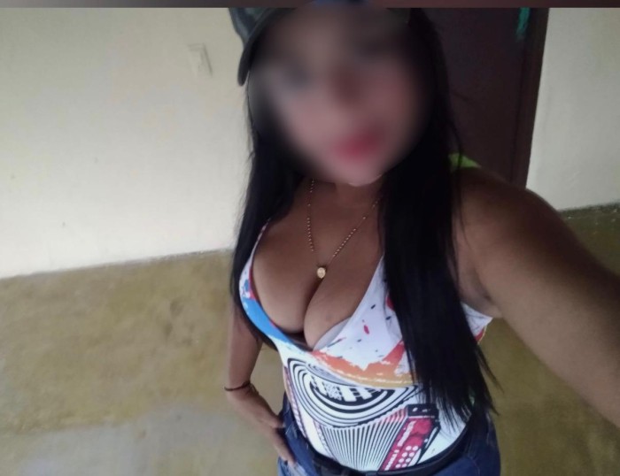 SOY DAYANA, VENEZOLANA CALUROSA Y RESERVADA