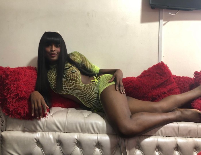 JOVENCITA MULATA LATINA EN IRUN