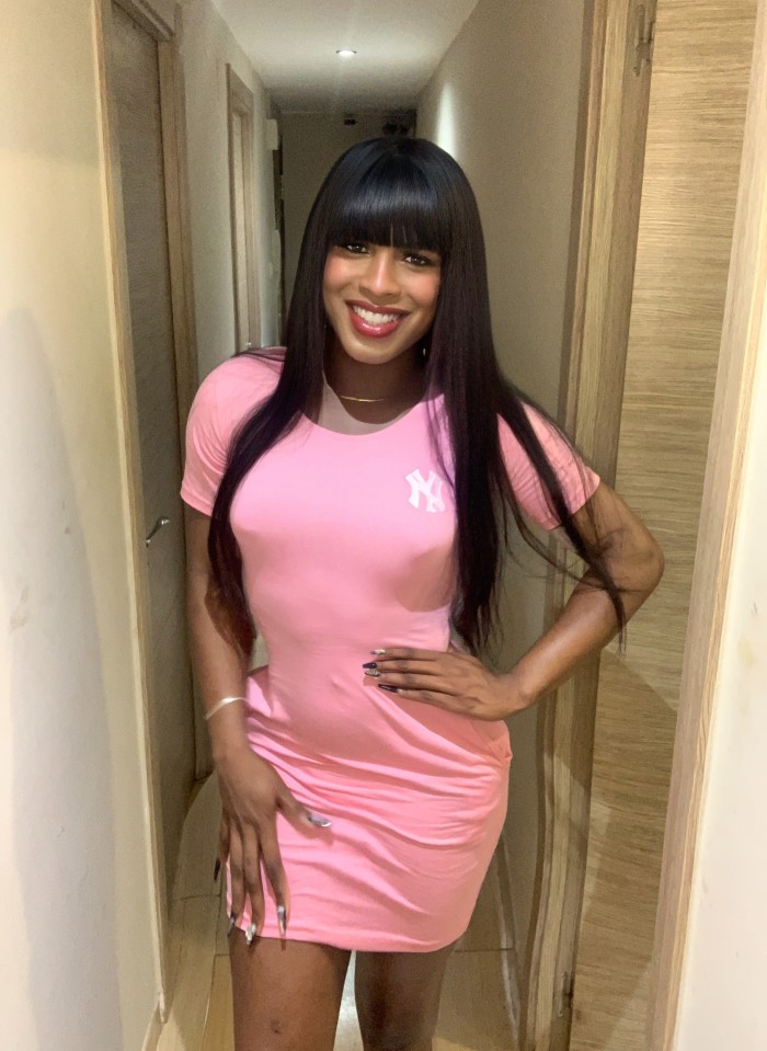 JOVENCITA MULATA LATINA EN IRUN