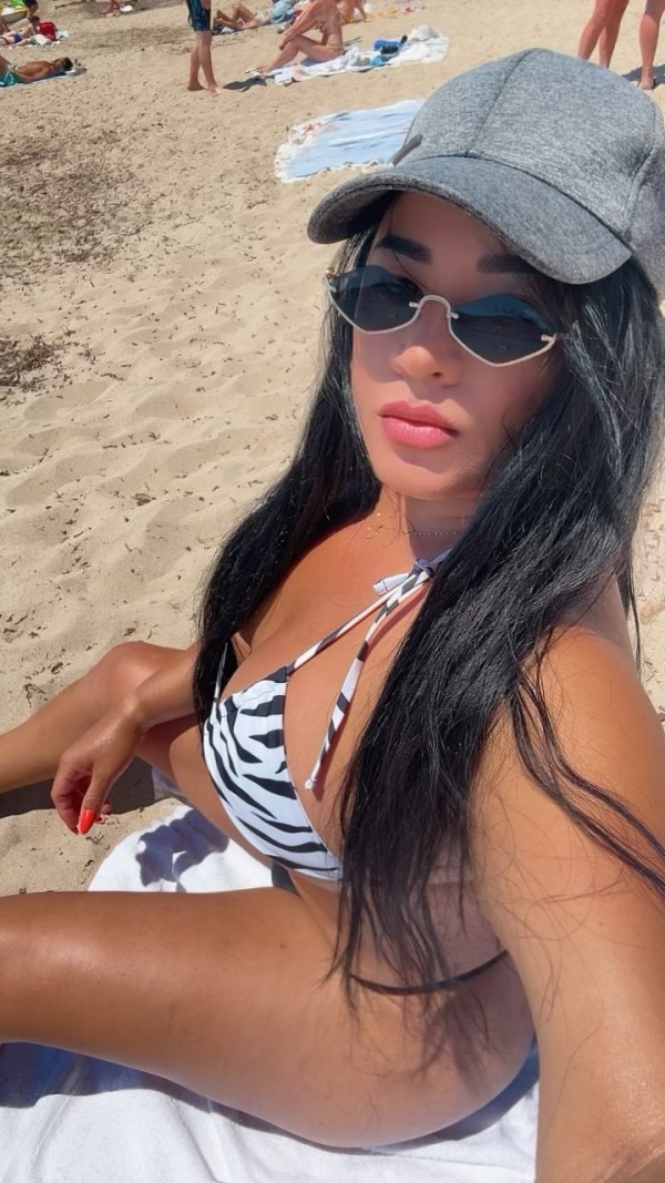 Tu chica transexual femenina