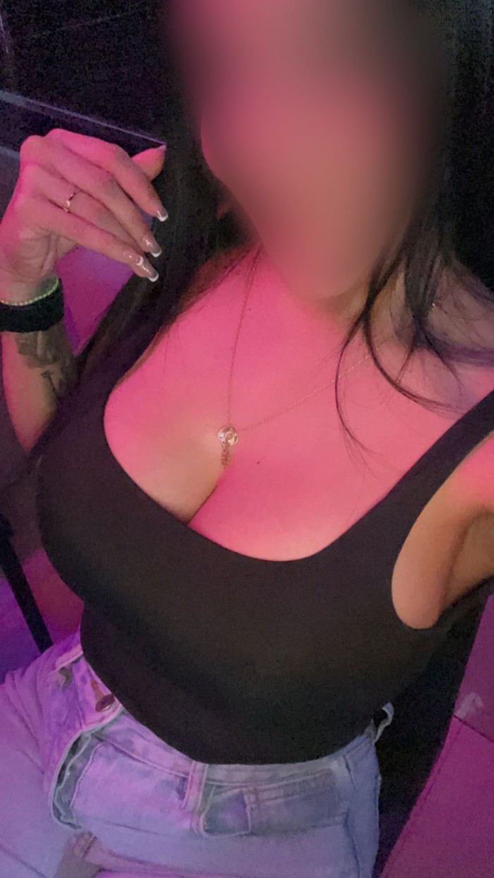 LATINA CALIENTE EN VECINDARIO 24 HORAS DISPONIBLE
