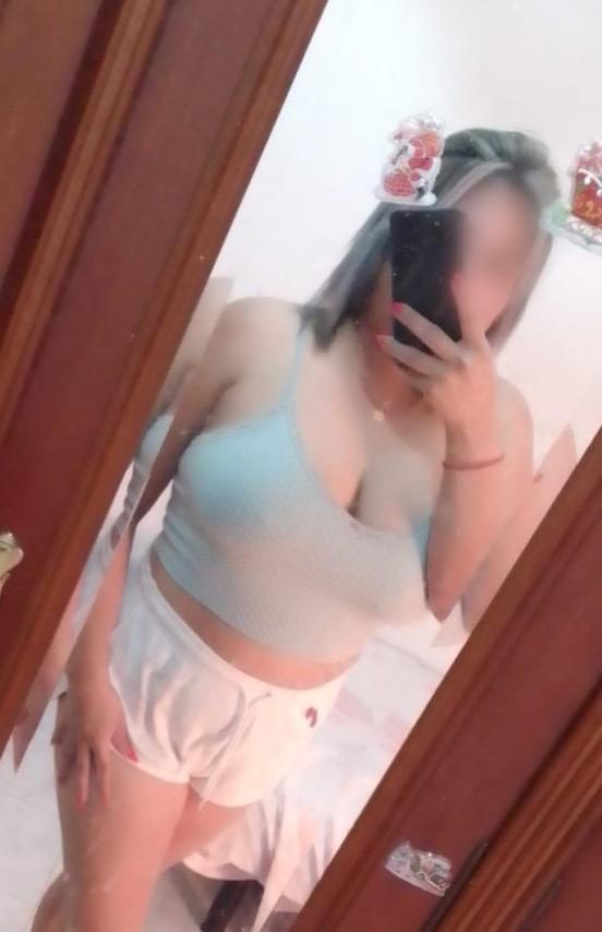 NOVEDAD LA CAMARERA TETONA Y MUY CACHONDA//ZAMORA