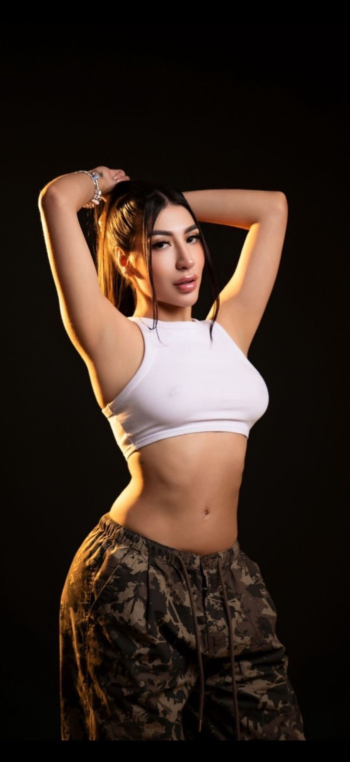 Megan una colombiana preciosa, Salidas