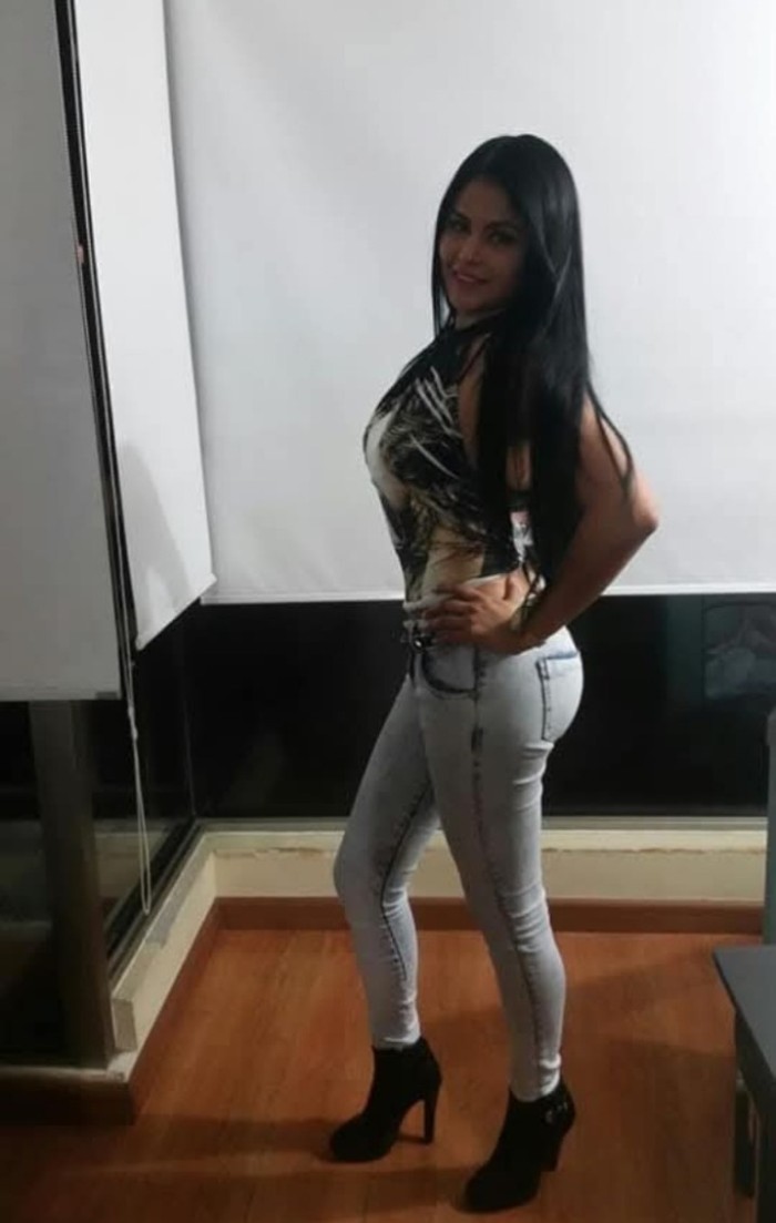 VEN Y QUITAME MIS TANGUITAS CON LA BOCA EN ALTZA
