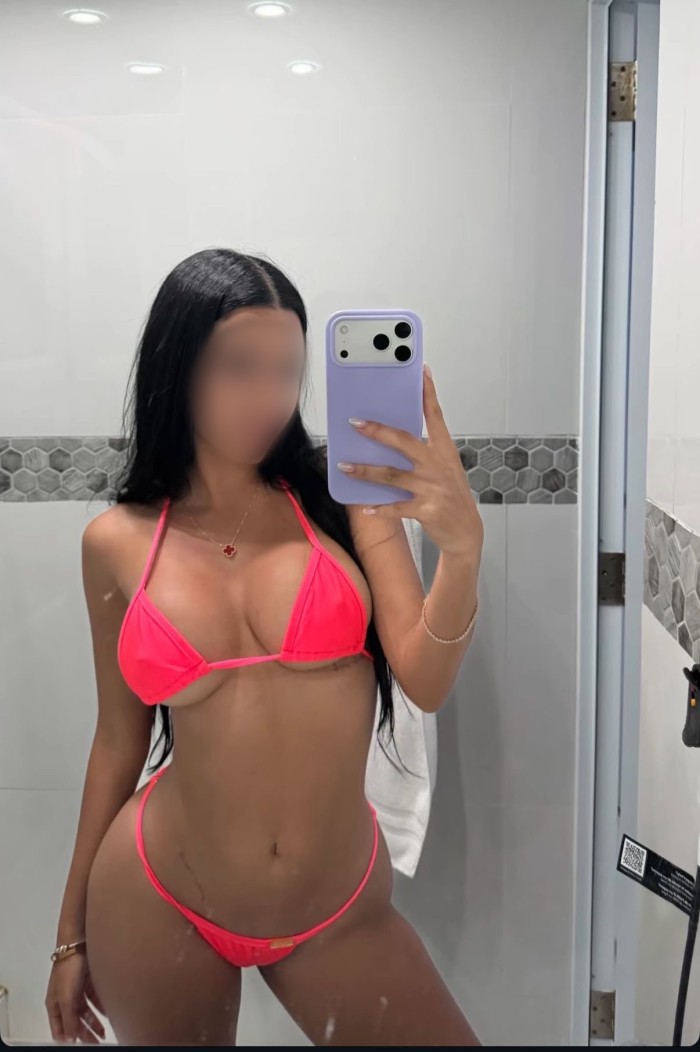 LATINA CACHONDA Y FIESTERA EN SANTA CRUZ