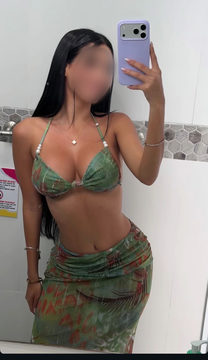 LATINA CACHONDA Y FIESTERA EN SANTA CRUZ