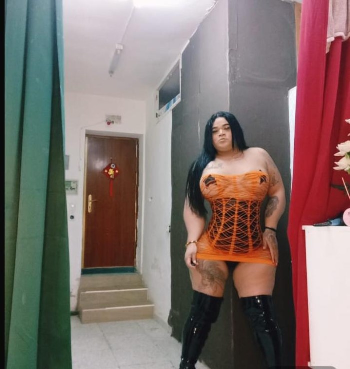 EN SEVILLA SEXO FIESTA A TOPE TRANS DOMINANTE
