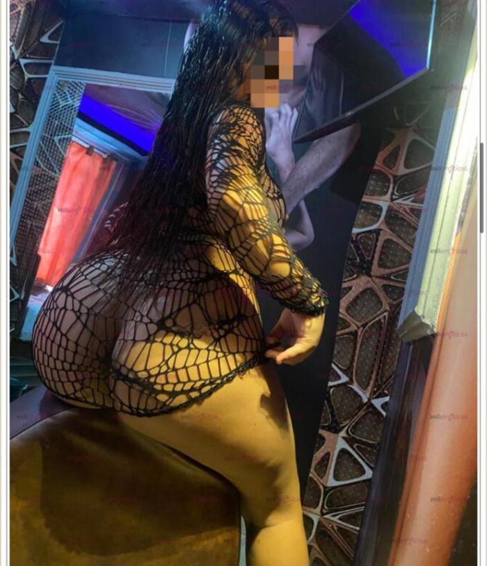 MORENA CULONA MUY ATREVIDA