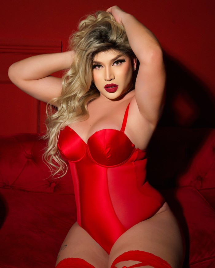 TRANS FIESTERA COMPLACIENTE EN BENIDORM