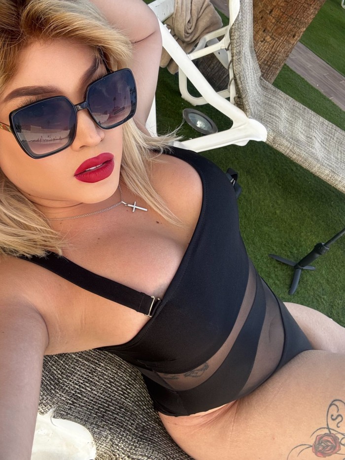 TRANS FIESTERA COMPLACIENTE EN BENIDORM