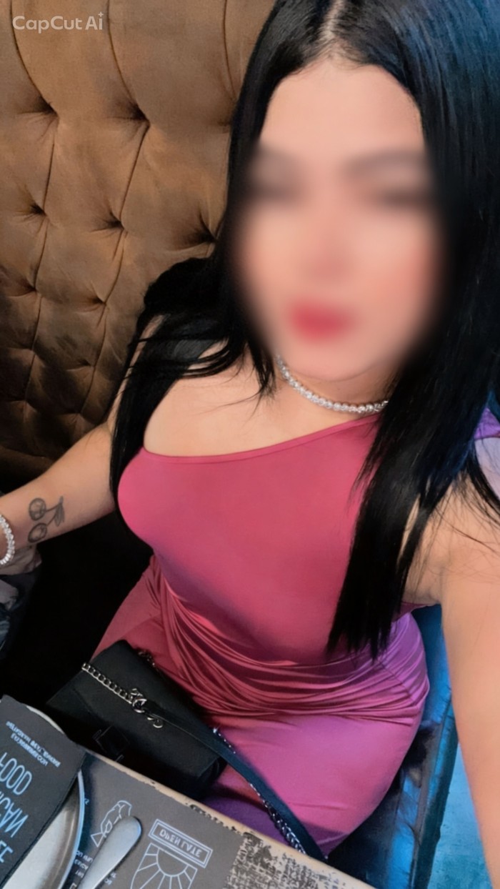 MORENA VENEZOLANA MUY FIESTERA EN AVENIDA