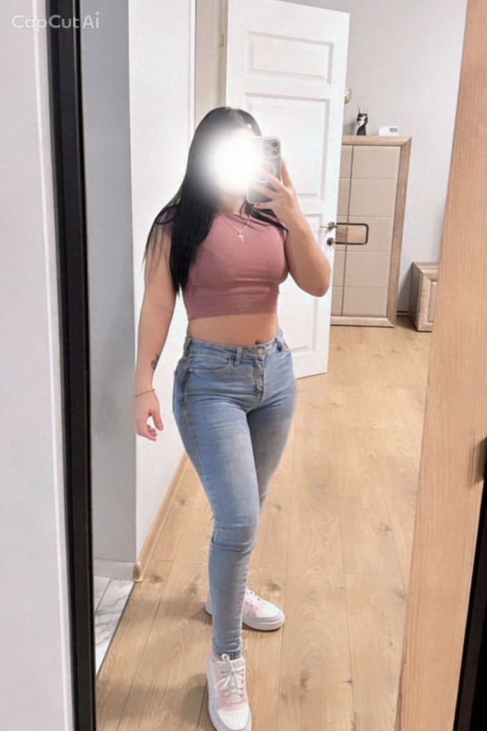 MORENA VENEZOLANA MUY FIESTERA EN AVENIDA