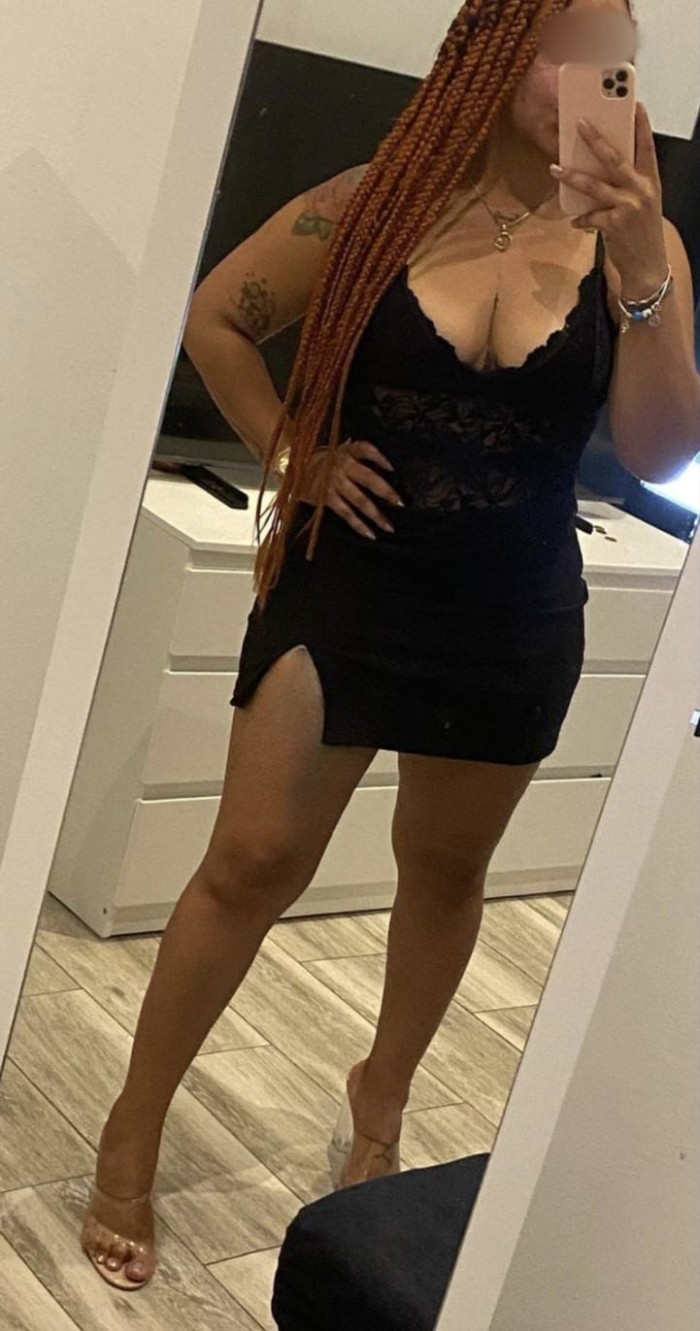 EN ESTEPONA DELICIOSA IMPLICADA CACHONDA MUY COMPLETA