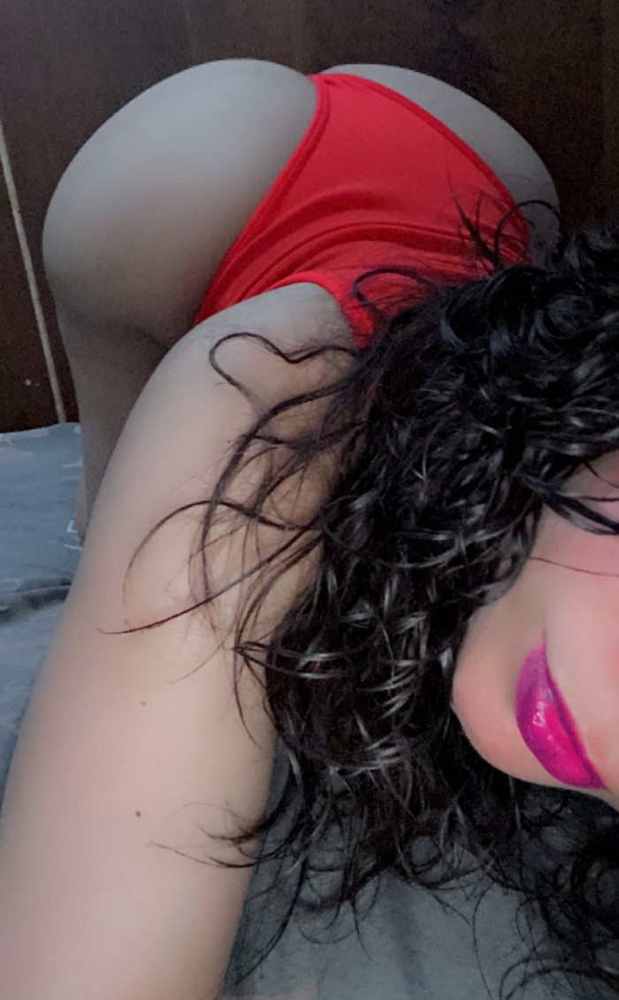 Ardiente Latina ven que te la chupo rico