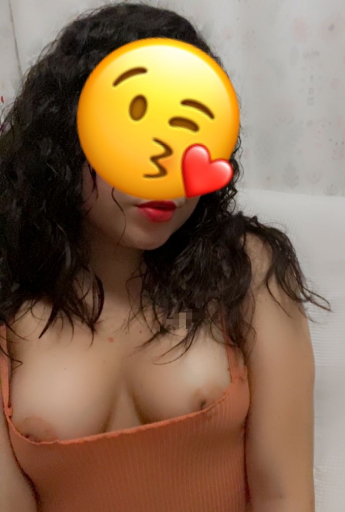 Ardiente Latina ven que te la chupo rico