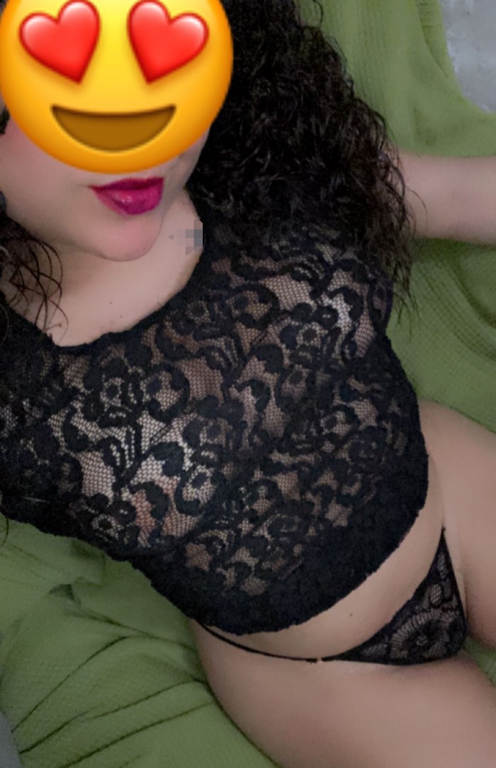 Ardiente Latina ven que te la chupo rico