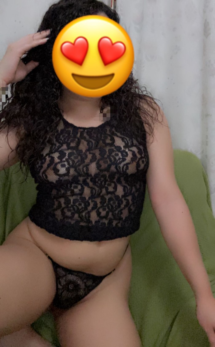 Ardiente Latina ven que te la chupo rico