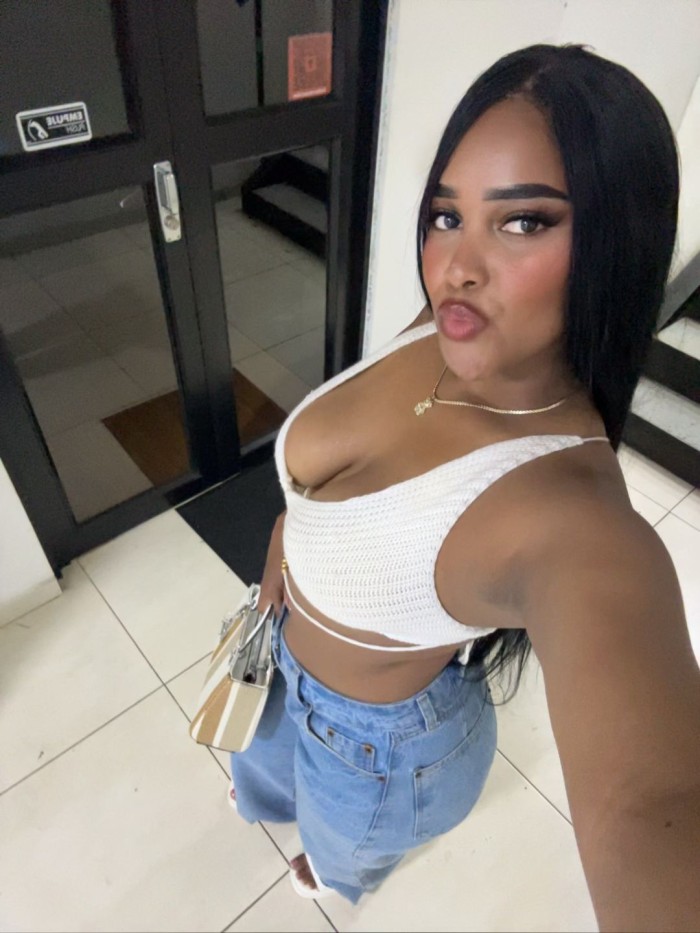 COLOMBIANA , JOVEN RECIEN LLEGADA NALGONA 24H