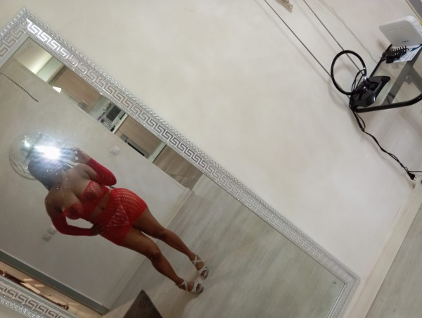 PAOLA, LA CUBANA MÁS FIESTERA EN PAMPLONA 24H