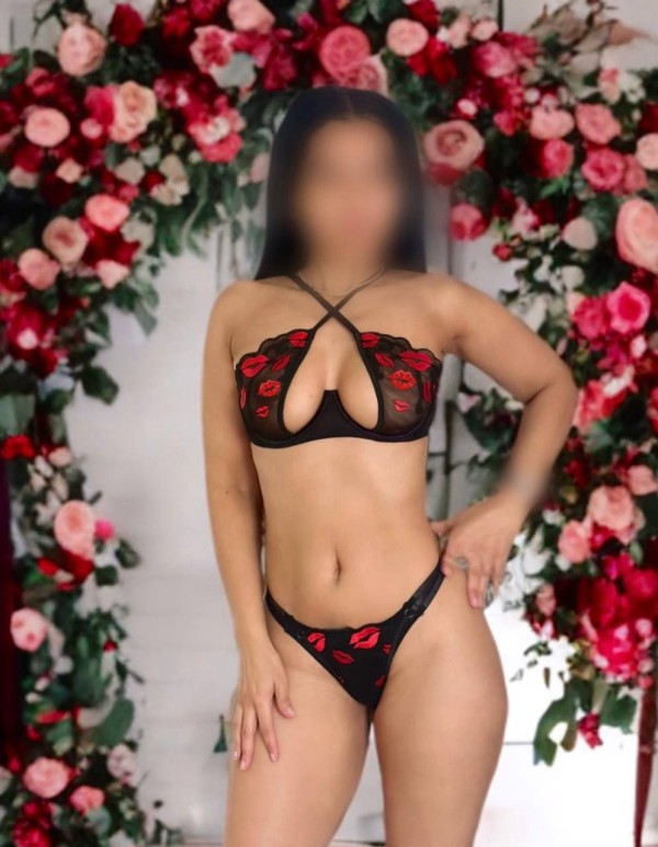 QUIERO SENTARME Y MOVERME BIEN RICO ENCIMA TUYO