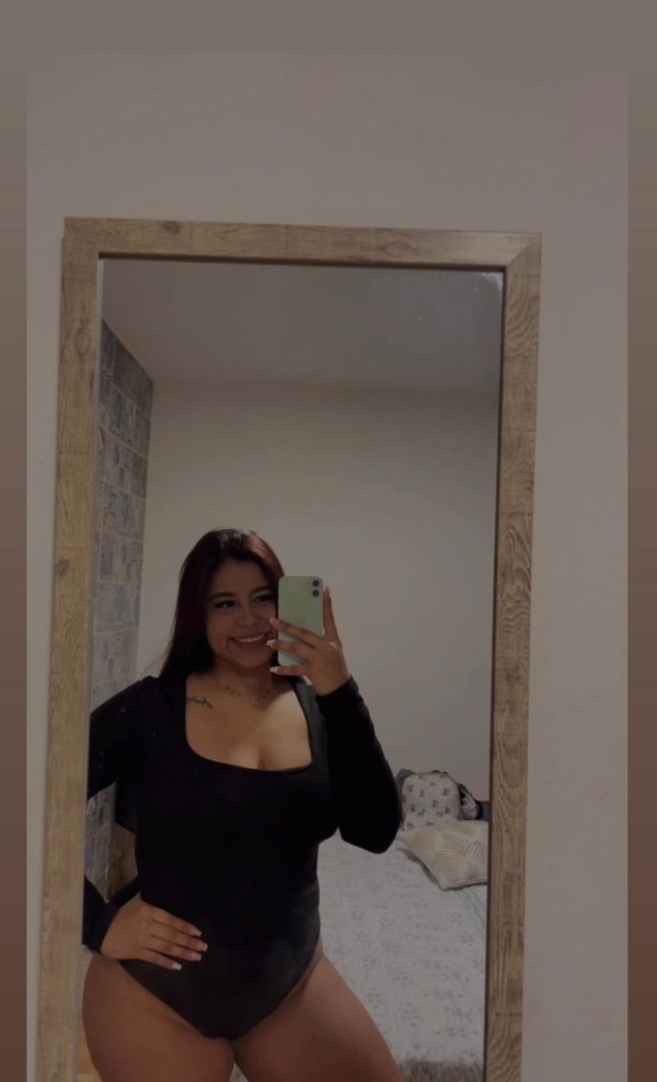 MIA 654011725 JOVENCITA CACHONDITA