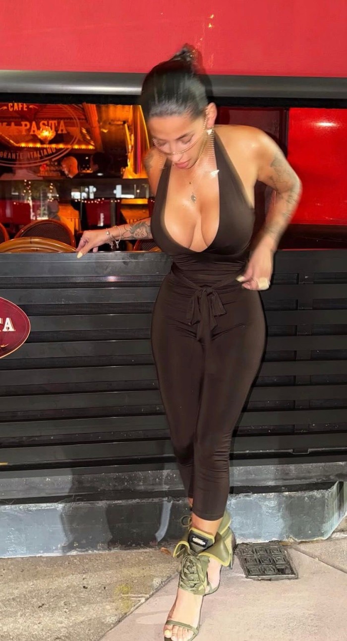 Preciosa colombiana en Ibiza- Solo Desplazamientos