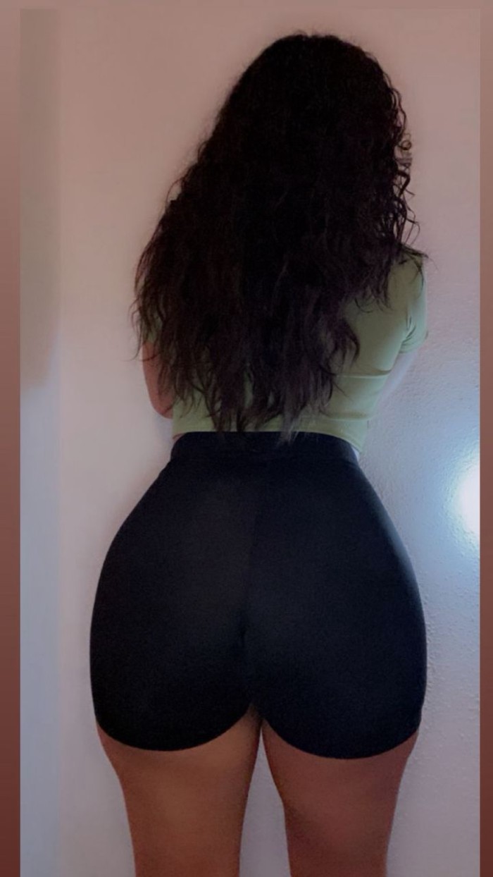 Ardiente Latina ven que te la chupo rico