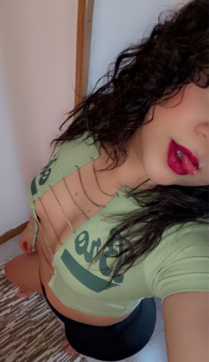 Ardiente Latina ven que te la chupo rico
