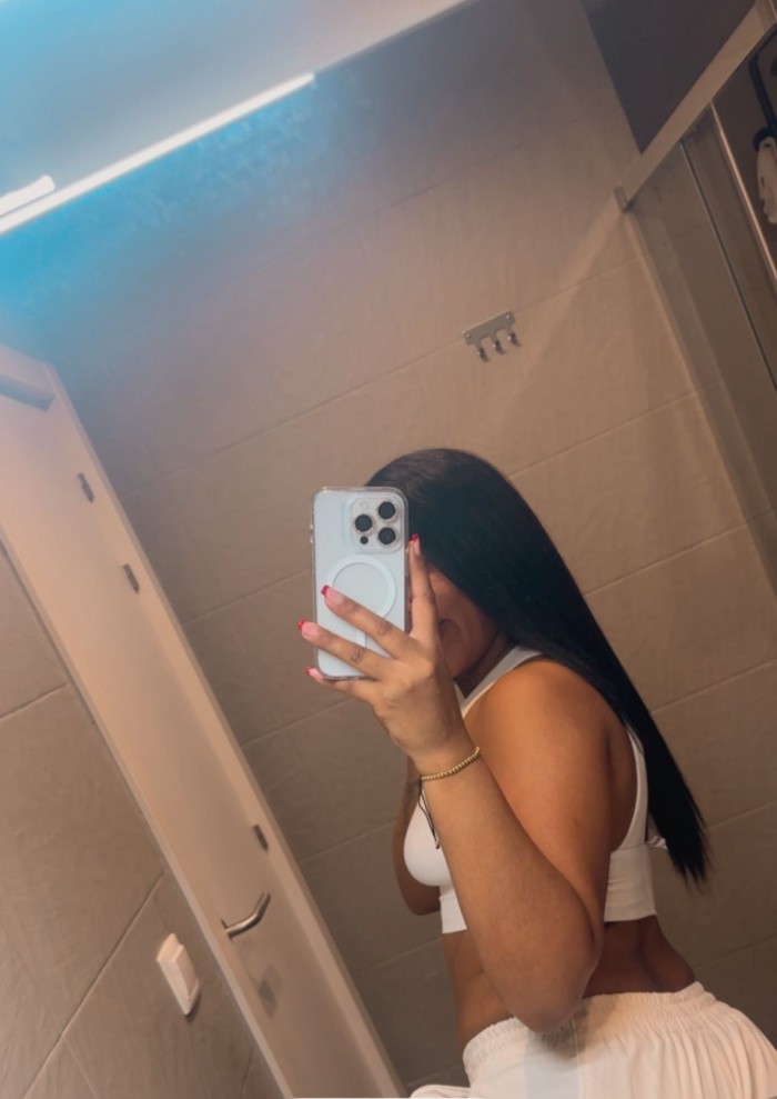 SEXY JOVENCITA COMPLETA Y MUY ARRECHA