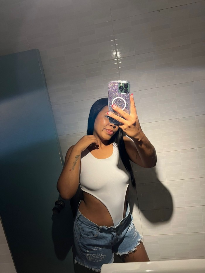 SEXY JOVENCITA COMPLETA Y MUY ARRECHA